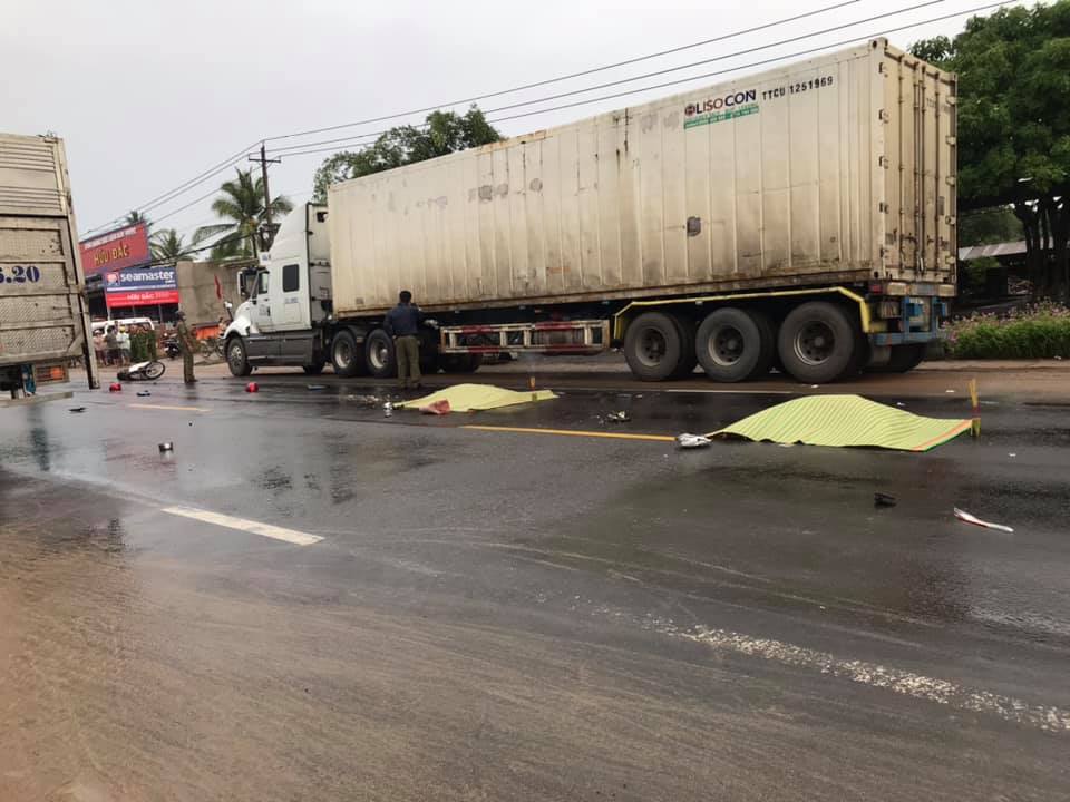 Hiện trường vụ tai nạn nghi&ecirc;m trọng