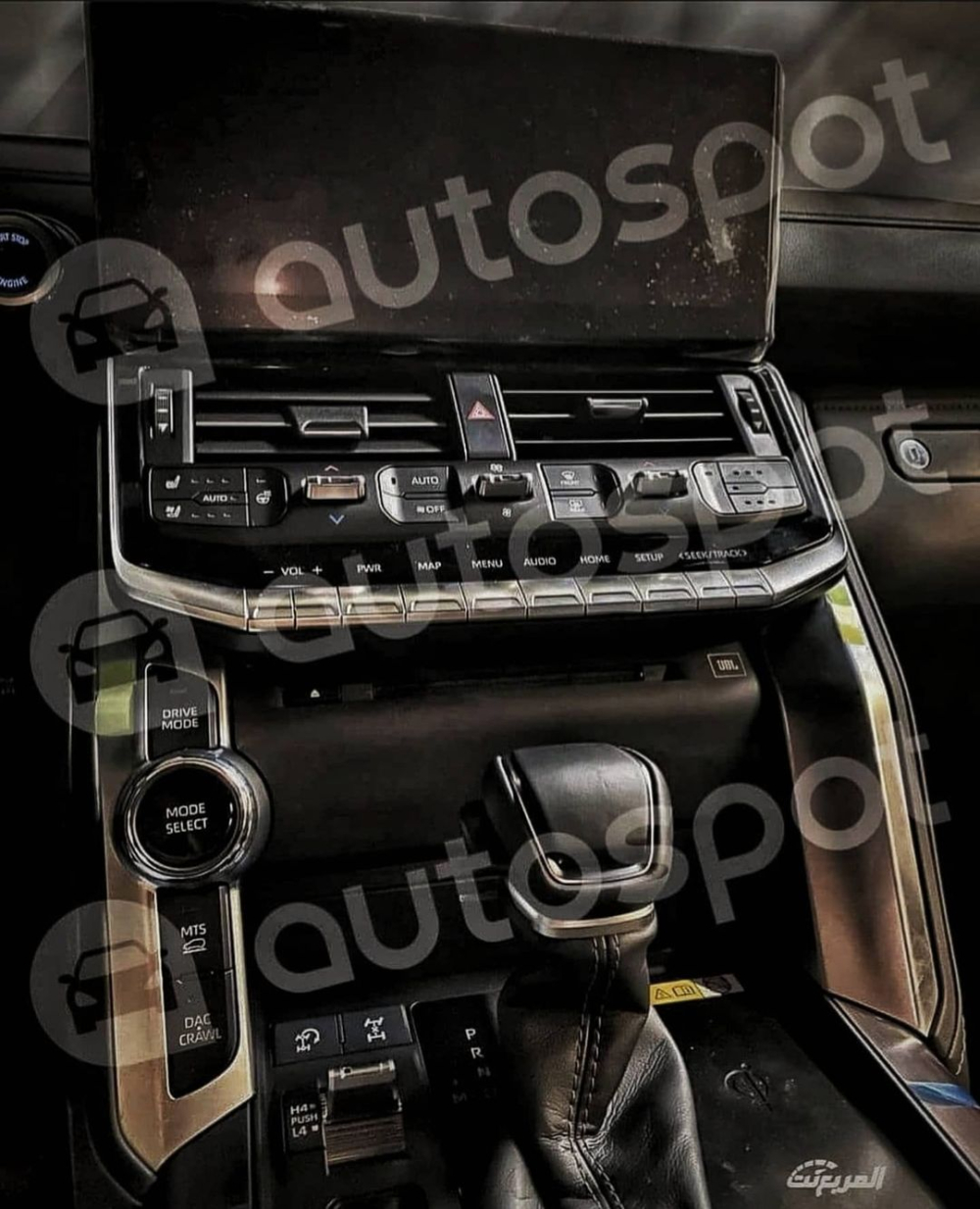 Cụm điều khiển trung tâm của Toyota Land Cruiser 2022