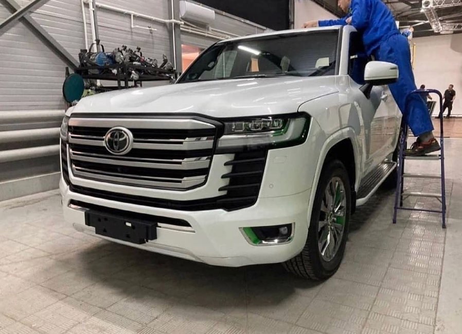 Cận cảnh thiết kế đầu xe của Toyota Land Cruiser 2022
