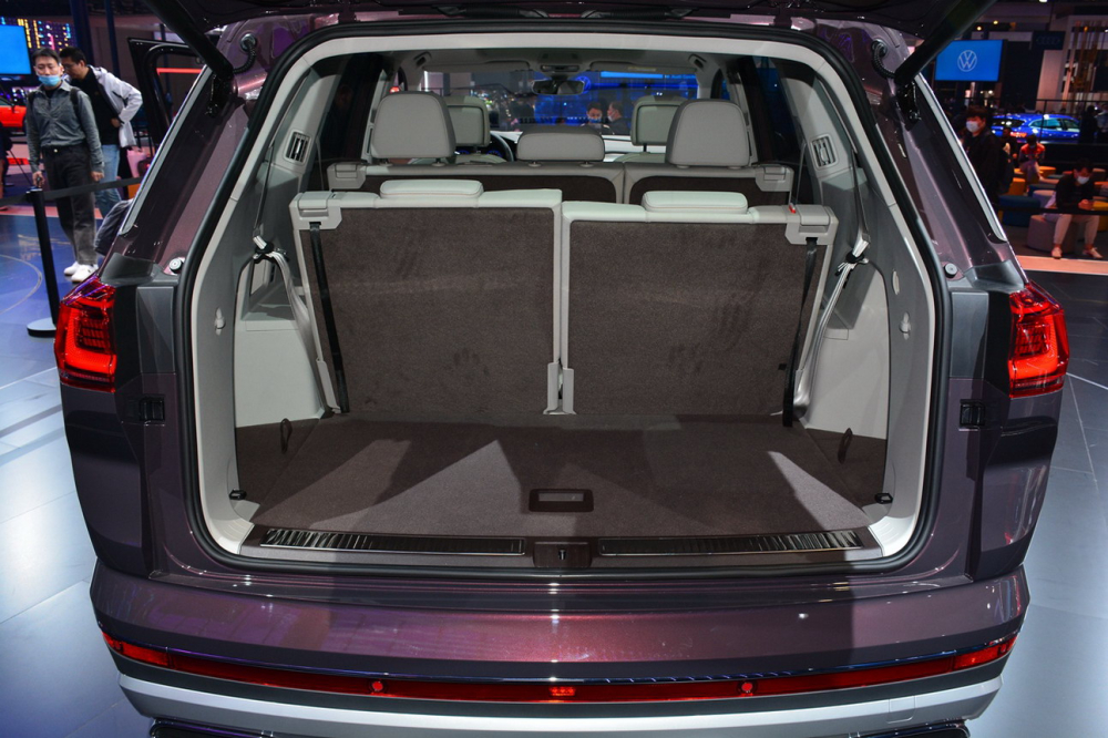 Khoang h&agrave;nh l&yacute; của Volkswagen Talagon