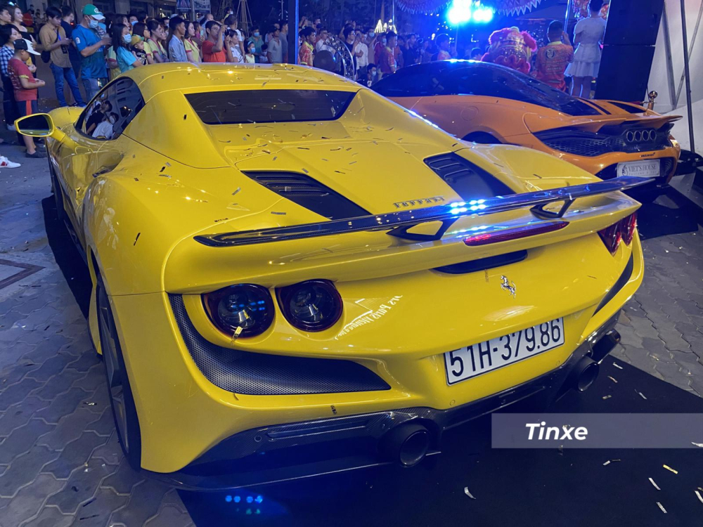 Ferrari F8 Spider cùng McLaren 765LT đang ở chung một nhà
