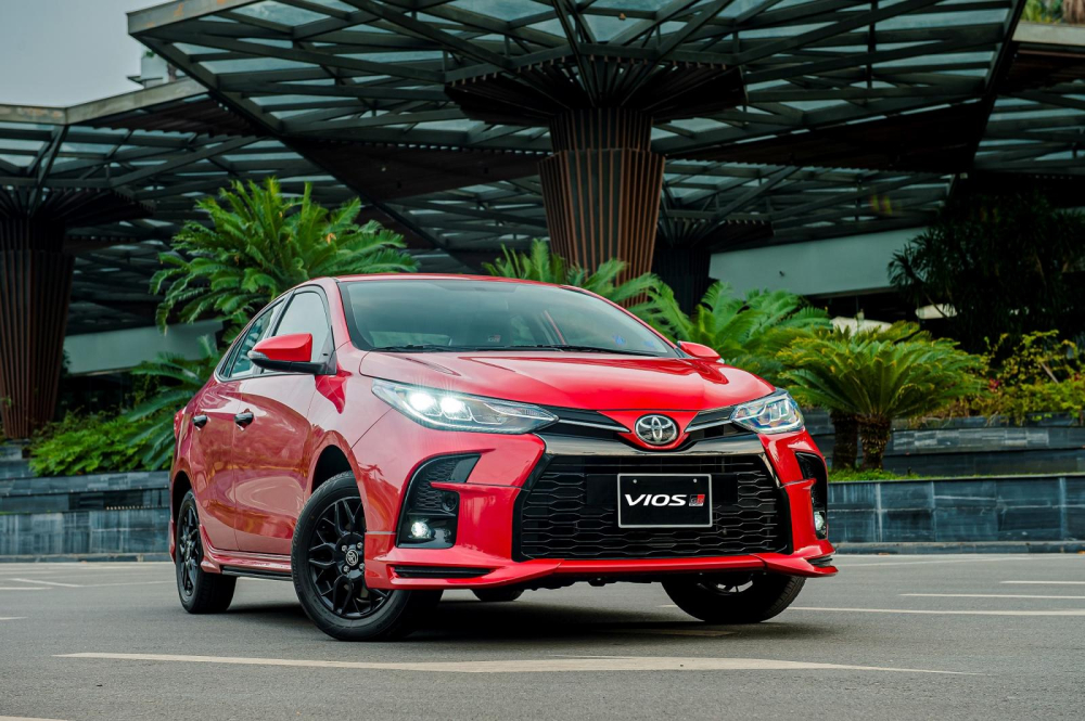 Điểm nhấn của Toyota Vios 2021 nằm ở sự bổ sung của phi&ecirc;n bản GR-S với ngoại thất thể thao.