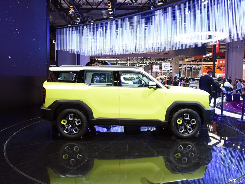 Haval X Dog được sơn m&agrave;u xanh cốm với n&oacute;c trắng