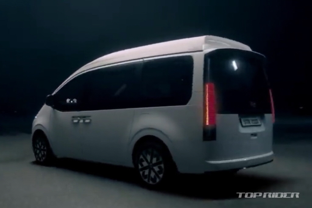 Hyundai Staria Limousine 2021 được trang bị n&oacute;c cao hơn bản thường