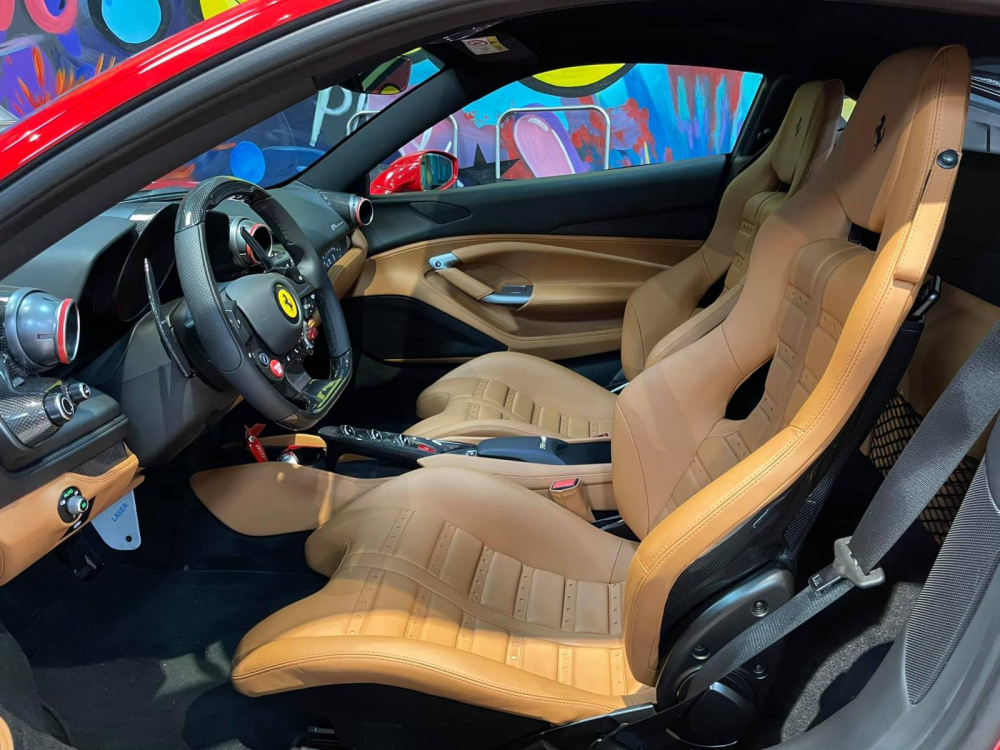 Nội thất si&ecirc;u xe Ferrari F8 Tributo thứ 3 tại Việt Nam