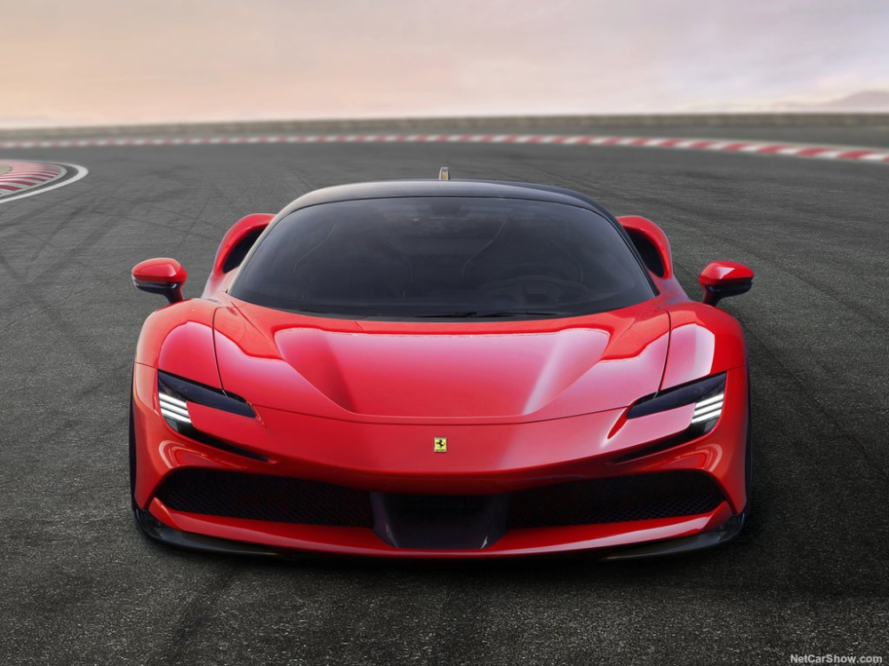 Khách hàng mua xe Ferrari chính hãng ở Việt Nam phải chờ từ 8 tháng đến 1 năm