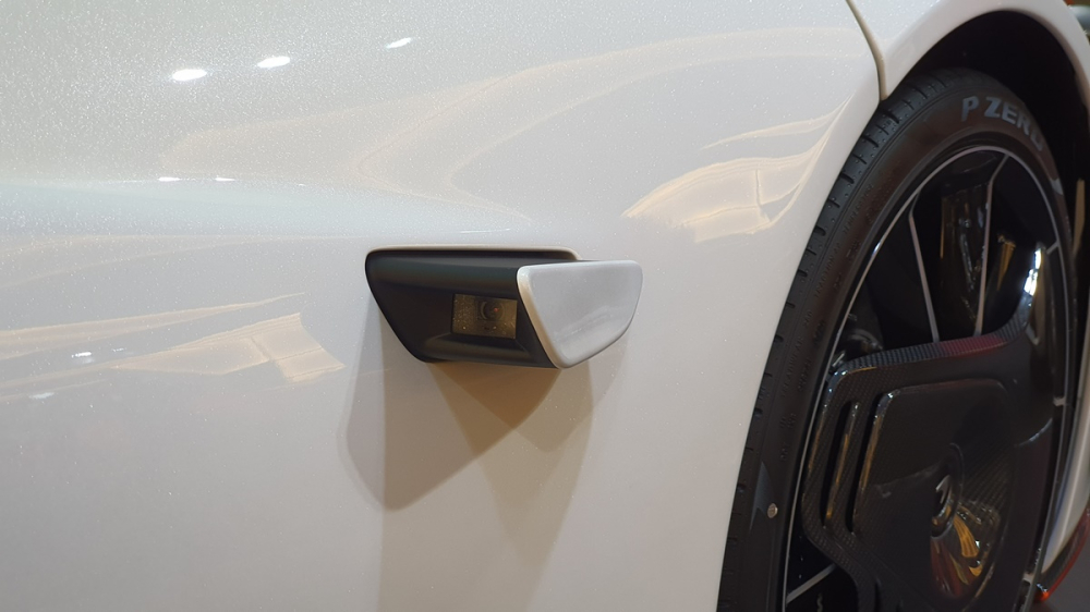 Gương chiếu hậu bằng camera của McLaren Speedtail