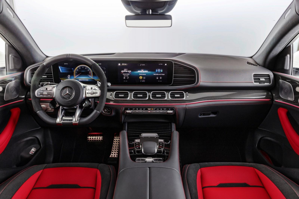 Tổng thể nội thất của Mercedes-AMG GLE 53 4Matic+ Coupe 2021.