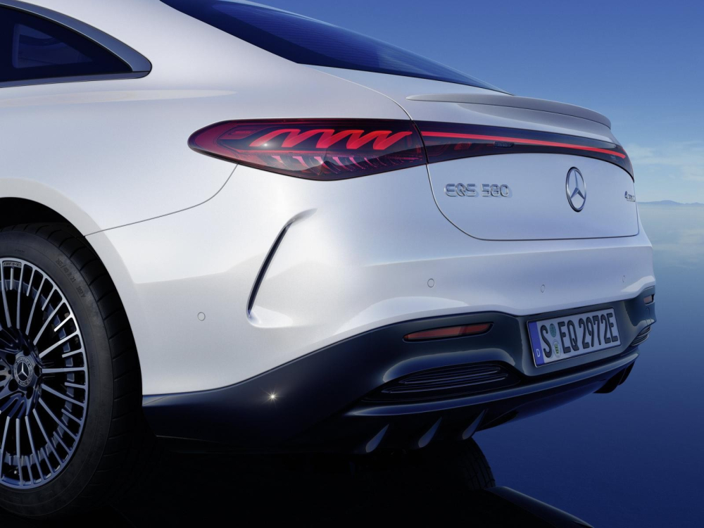 Thiết kế của Mercedes-Benz EQS c&oacute; t&iacute;nh kh&iacute; động học cao với hệ số lực cản kh&ocirc;ng kh&iacute; thấp nhất thế giới, chỉ 0,2 Cd.