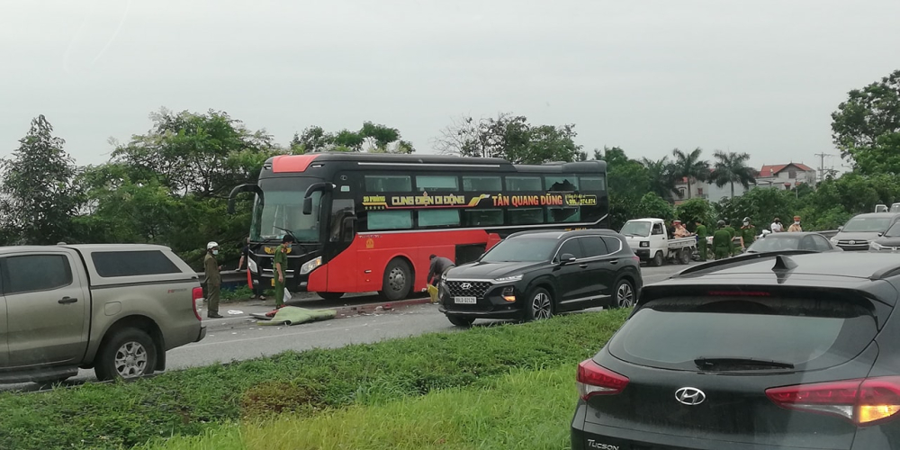 Lực lượng chức năng có mặt tại hiện trường vụ tai nạn