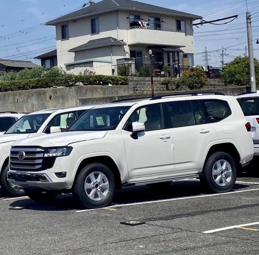 Chiếc Toyota Land Cruiser 2022 n&agrave;y thuộc bản GX.R hoặc VX