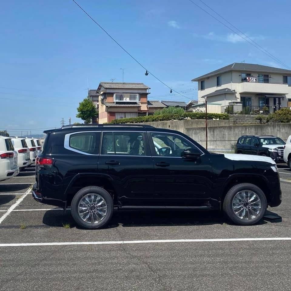 Toyota Land Cruiser 2022 bản VX.R hoặc ZX