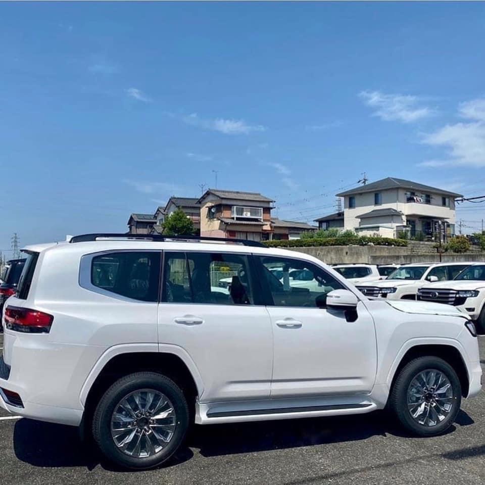 Thiết kế b&ecirc;n sườn của Toyota Land Cruiser 2022