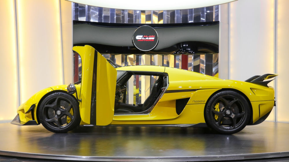V&agrave; h&agrave;ng loạt chi tiết carbon