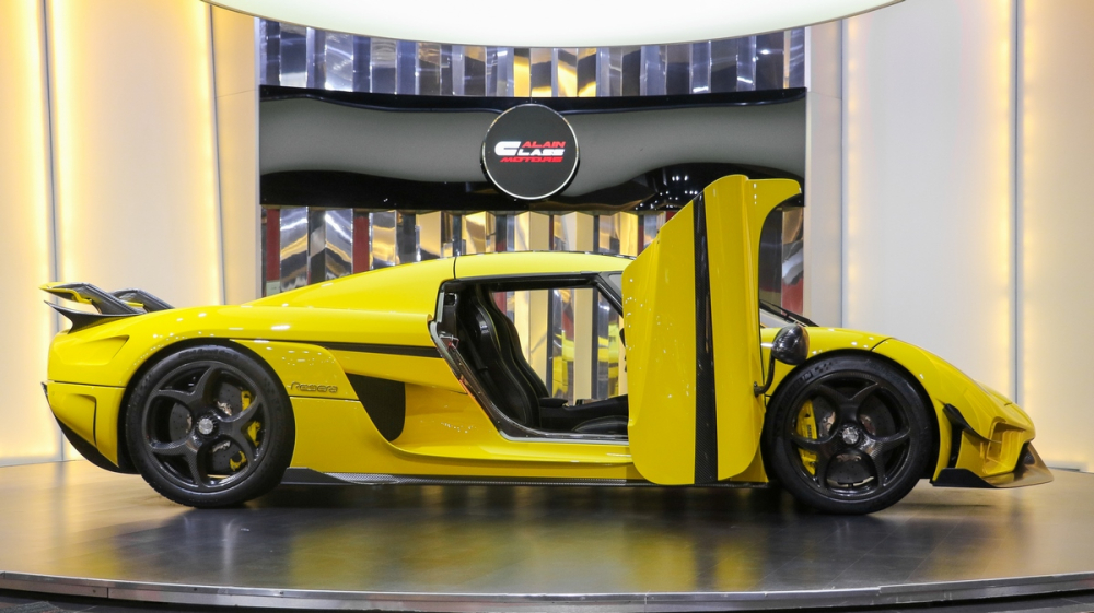 Si&ecirc;u phẩm Koenigsegg Regera n&agrave;y c&oacute; m&agrave;u sơn v&agrave;ng