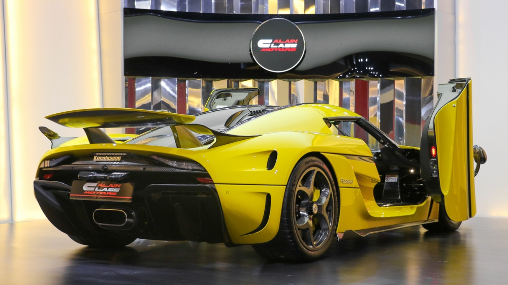 To&agrave;n bộ đu&ocirc;i xe của Koenigsegg Regera bằng carbon