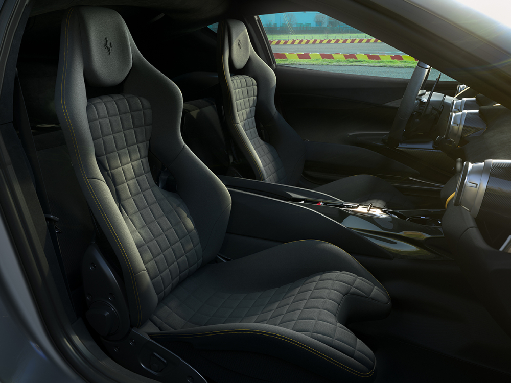 Nội thất bên trong siêu xe mới của Ferrari.