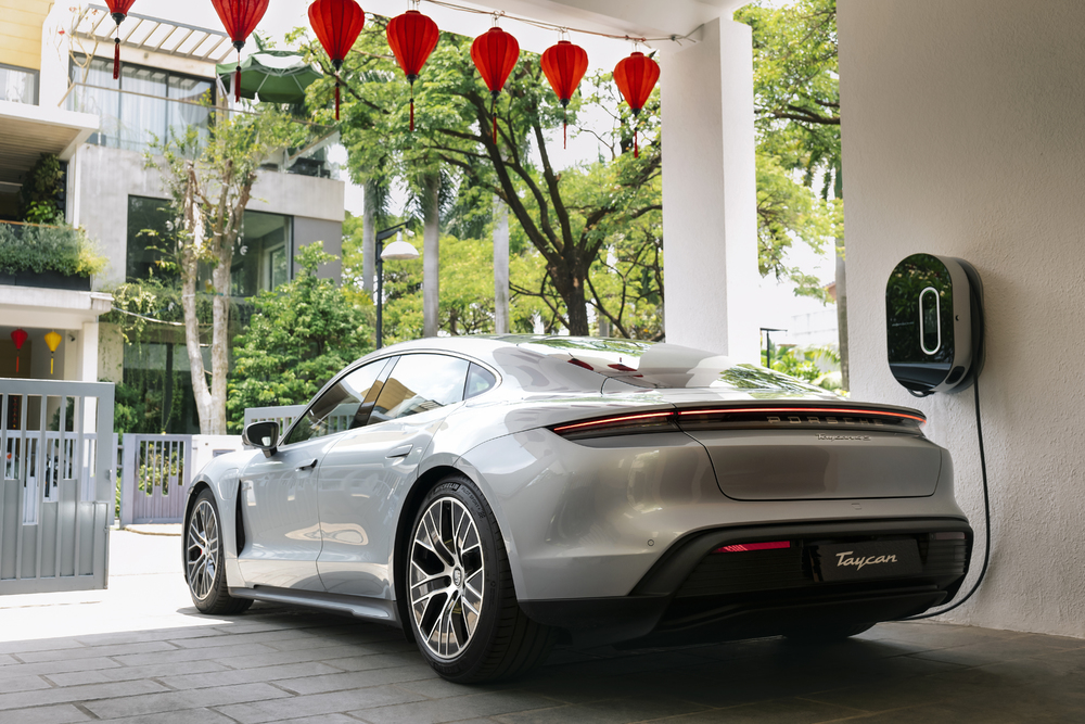 Porsche Taycan có thể trang bị sạc tại nhà.