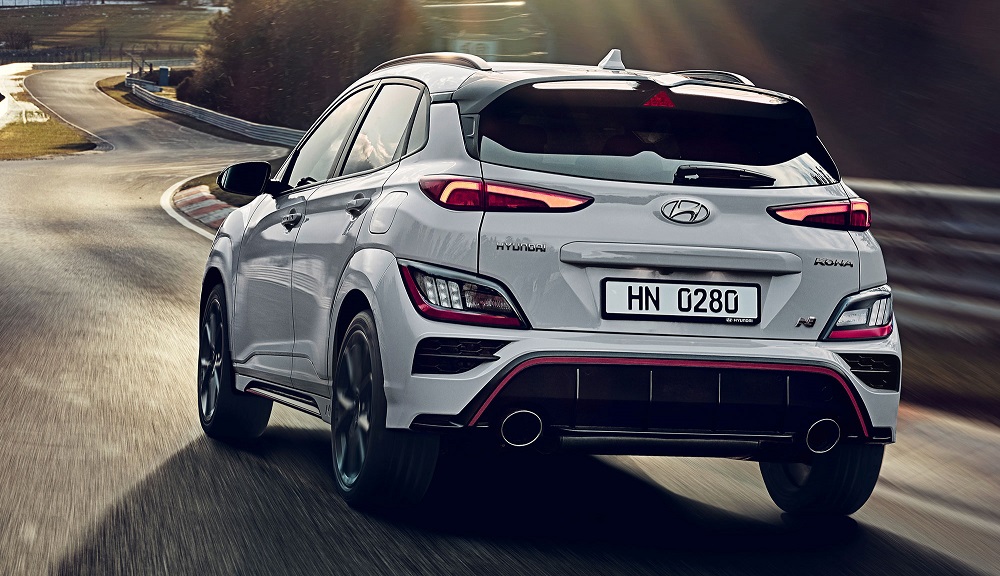 Hyundai Kona N 2021 được trang bị 2 ống xả h&igrave;nh tr&ograve;n cỡ lớn