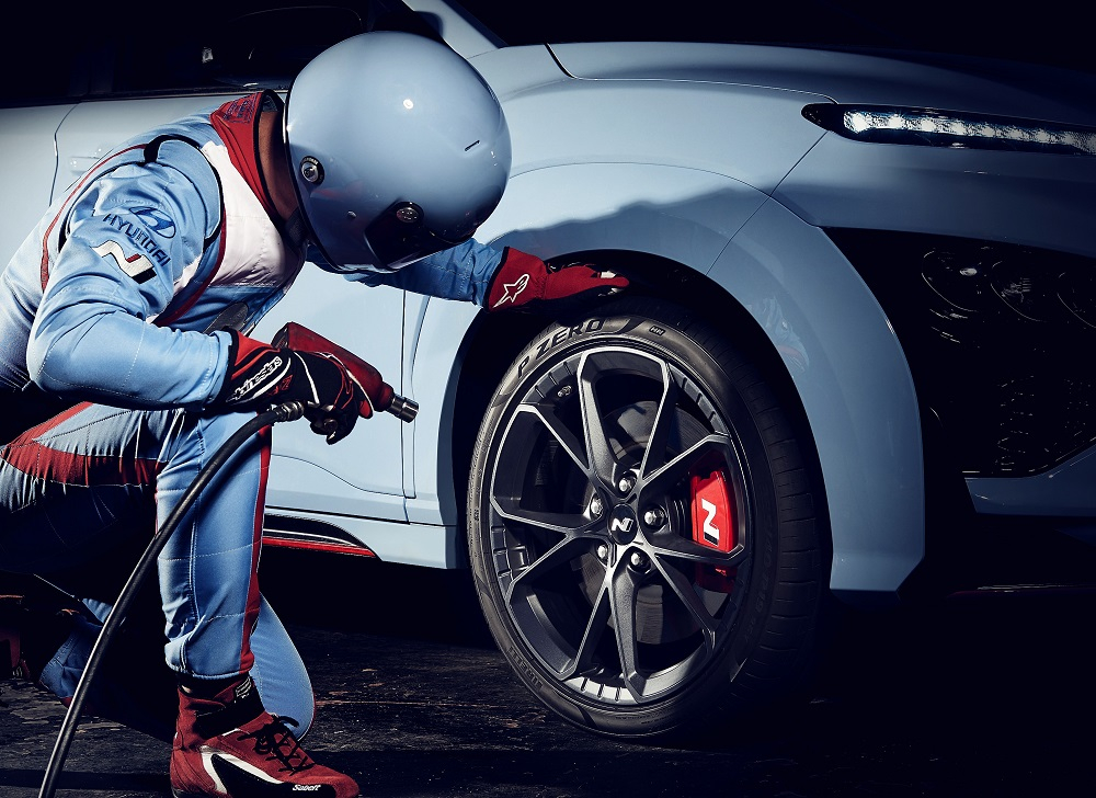 V&agrave;nh si&ecirc;u nhẹ của Hyundai Kona N 2021