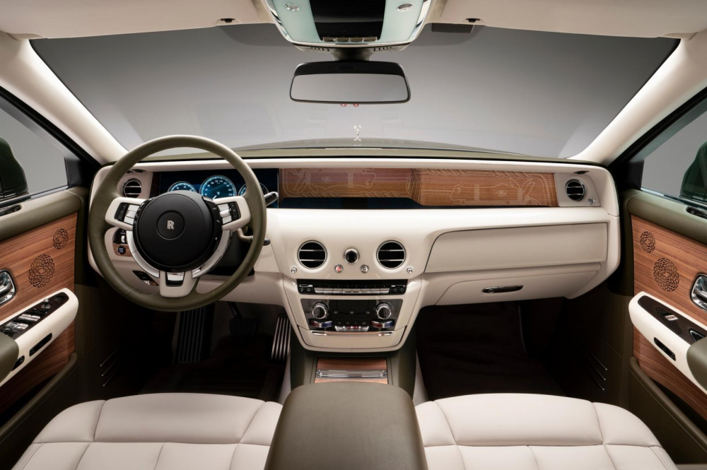 Rolls-Royce Phantom Oribe có nhiều chi tiết ốp gỗ óc chó Royal Walnut