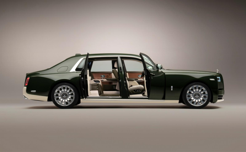 Rolls-Royce Phantom Oribe được trang bị nội thất màu xanh lục và trắng kem