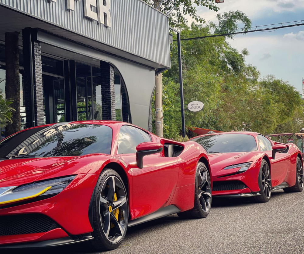 Bức ảnh siêu đắt đỏ và siêu mạnh khi 2 chiếc xe Ferrari SF90 Stradale đỗ cạnh nhau