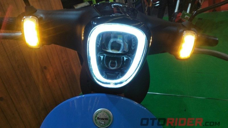 Bộ đèn full Led, đồng hồ điện tử gọn gàng trên Benelli Dong