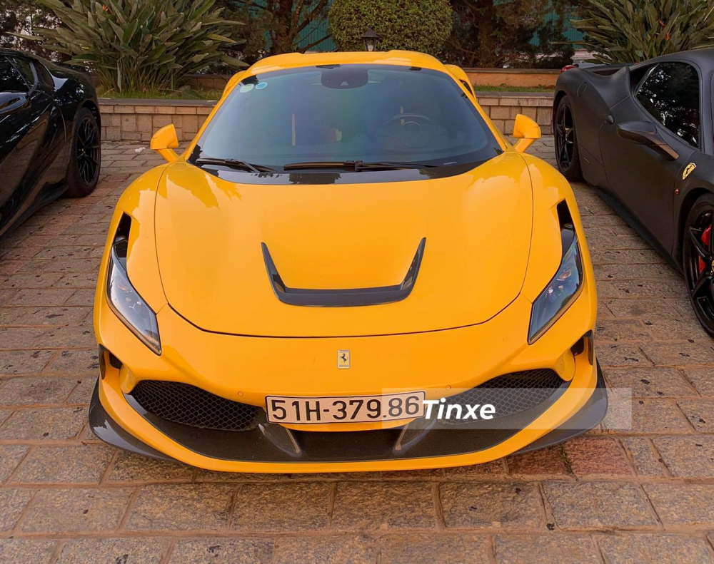 Ferrari F8 Spider màu vàng với gói độ Novitec