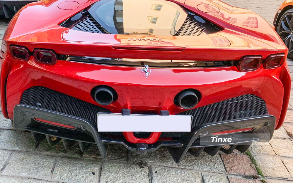 Toàn bộ khuếch tán sau là carbon, ống xả đặt cao, đối xứng Toàn bộ khuếch tán sau là carbon, ống xả đặt cao, đối xứng