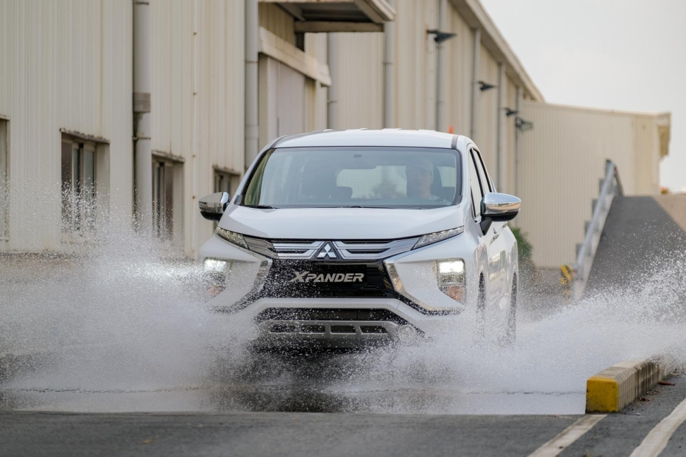 Mitsubishi Xpander hiện đang được phân phối với 2 bản nhập khẩu từ Indonesia và 1 bản lắp ráp trong nước. Mitsubishi Xpander hiện đang được phân phối với 2 bản nhập khẩu từ Indonesia và 1 bản lắp ráp trong nước.