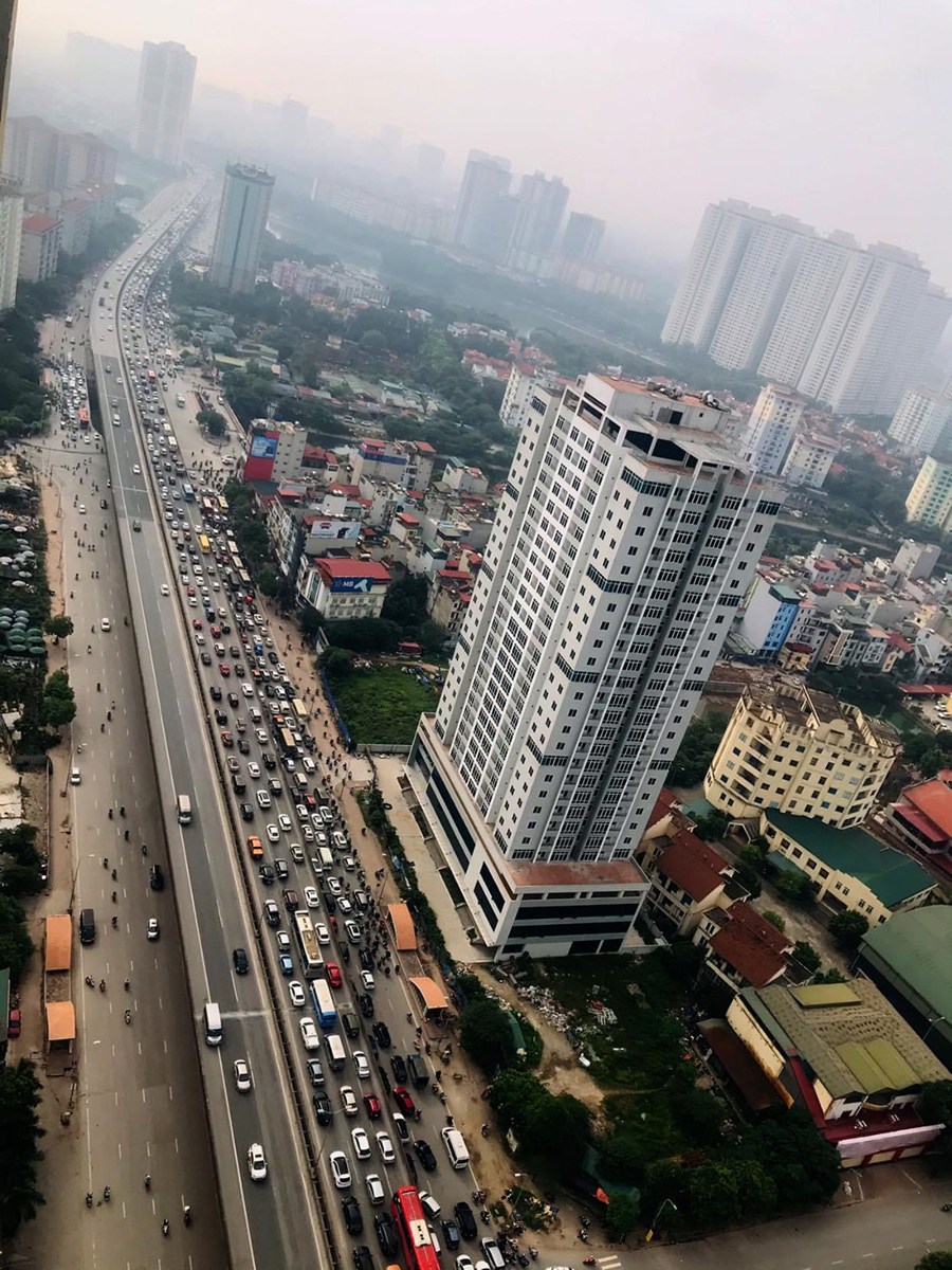Tắc đường s&aacute;ng 30/4