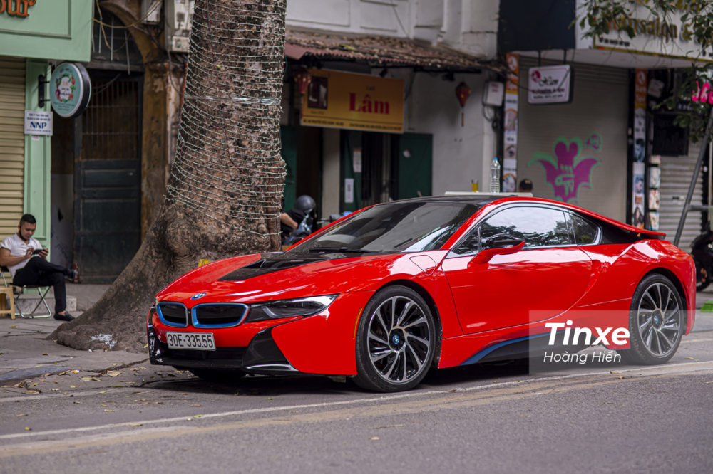 Xe thể thao lai điện BMW i8