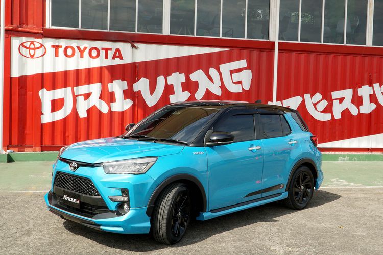 Toyota Raize 2021 phiên bản 2 màu với nóc màu đen