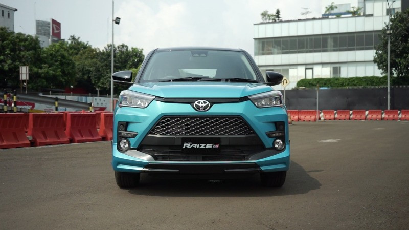 Cận cảnh thiết kế đầu xe của Toyota Raize 2021