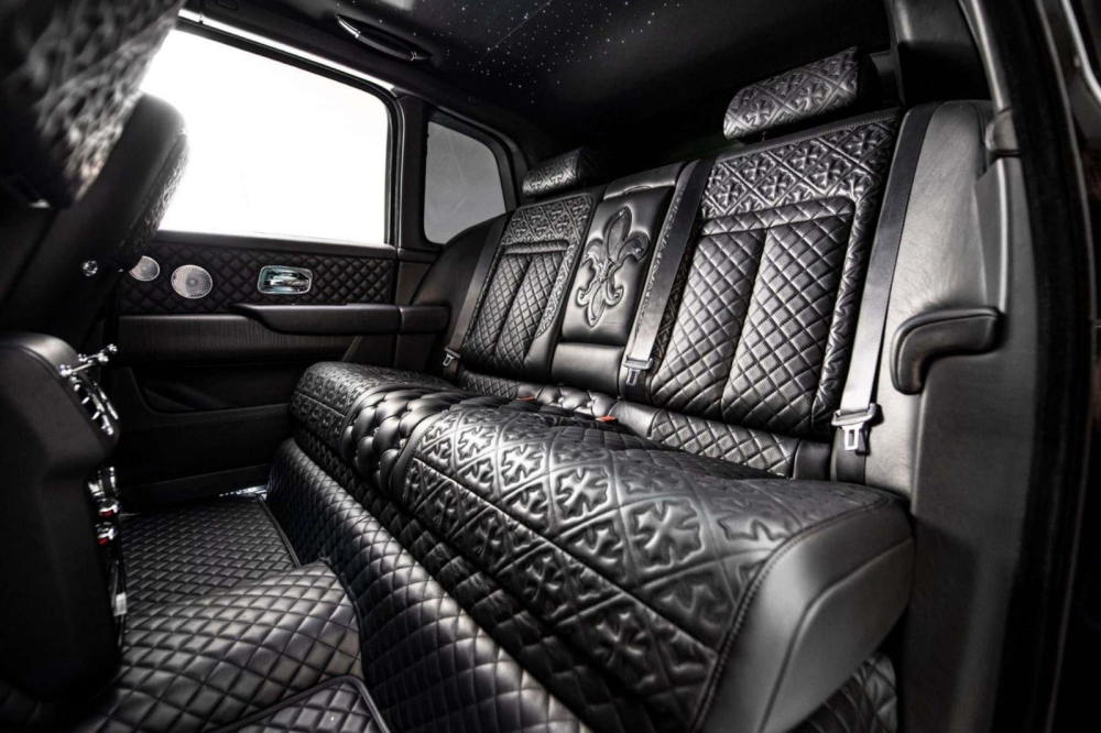 Nội thất phía sau chiếc Rolls-Royce Cullinan hợp tác Chrome Hearts của Drake