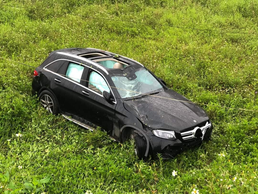 Túi khí chiếc xe Mercedes-Benz GLC bung ra phủ kín hết cửa sổ Túi khí chiếc xe Mercedes-Benz GLC bung ra phủ kín hết cửa sổ