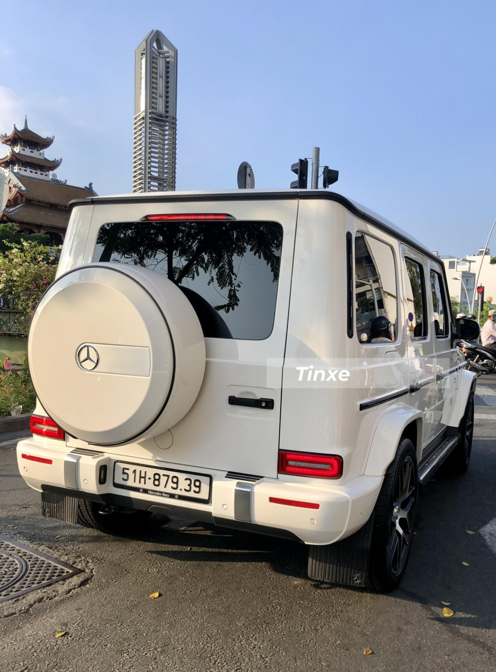 Nằm bên dưới nắp capô của Mercedes-AMG G63 mang biển đẹp vẫn là khối động cơ xăng V8, tăng áp kép, dung tích 4.0 lít mới nhất Nằm bên dưới nắp capô của Mercedes-AMG G63 mang biển đẹp vẫn là khối động cơ xăng V8, tăng áp kép, dung tích 4.0 lít mới nhất
