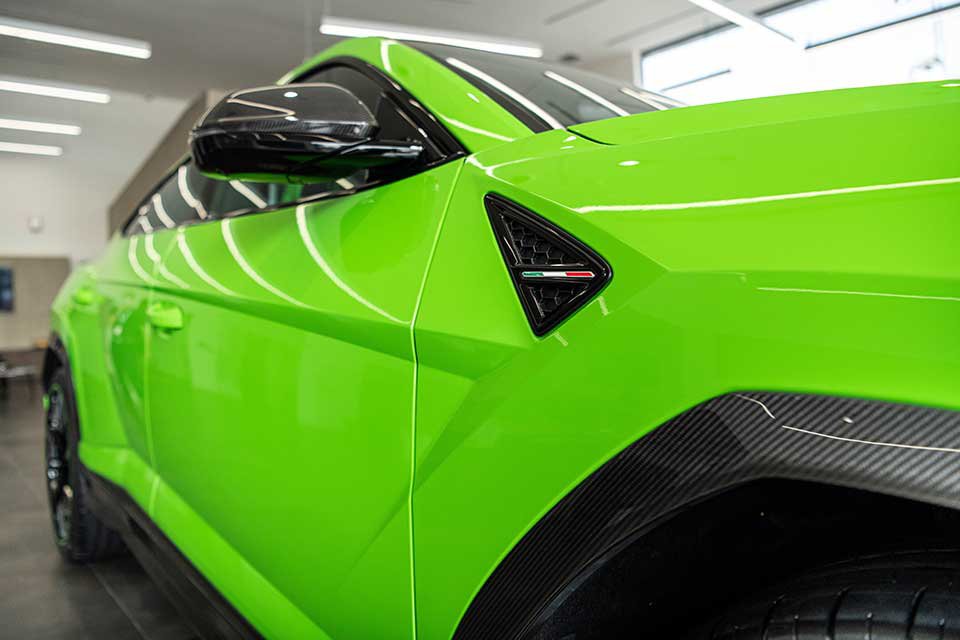 Xe có nhiều chi tiết bằng carbon Xe có nhiều chi tiết bằng carbon
