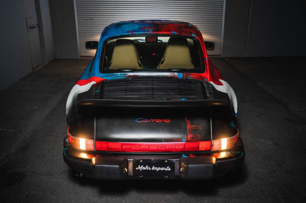 Đuôi xe của chiếc Porsche 911 Carrera 1989 nghệ thuật Đuôi xe của chiếc Porsche 911 Carrera 1989 nghệ thuật