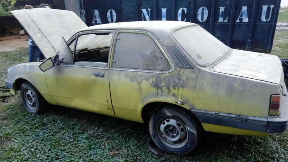 Những chiếc taxi cũ n&agrave;y được b&aacute;n với gi&aacute; rẻ như cho