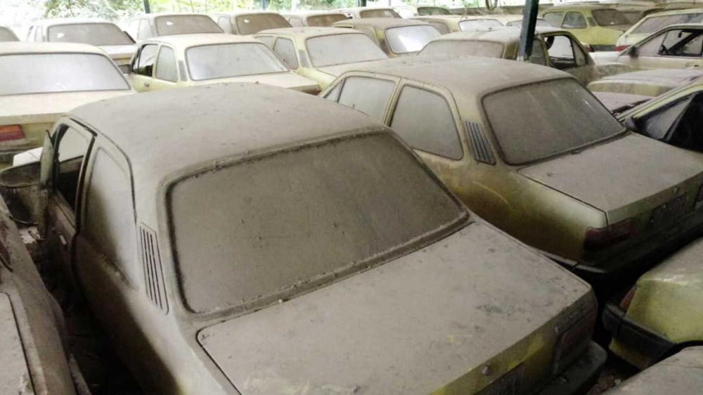 Những chiếc xe n&agrave;y đều l&agrave; taxi nghỉ hưu