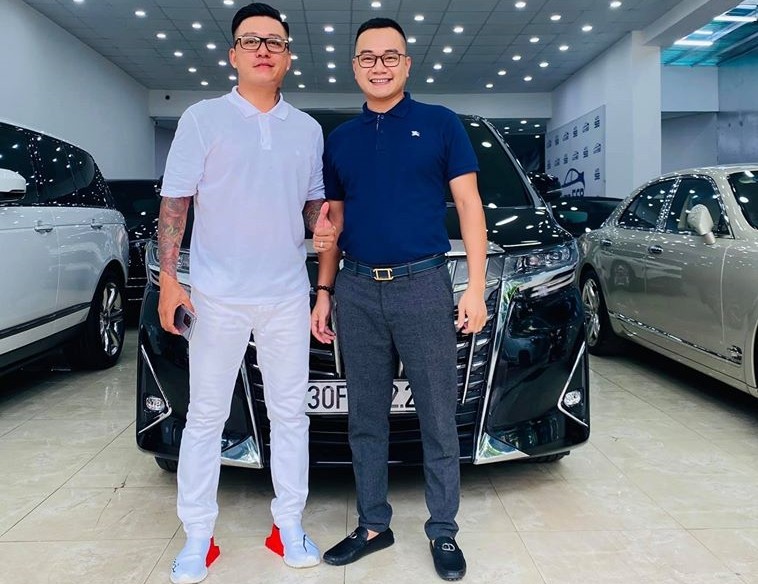 Tuấn Hưng từng mua xe Toyota Alphard Tuấn Hưng từng mua xe Toyota Alphard