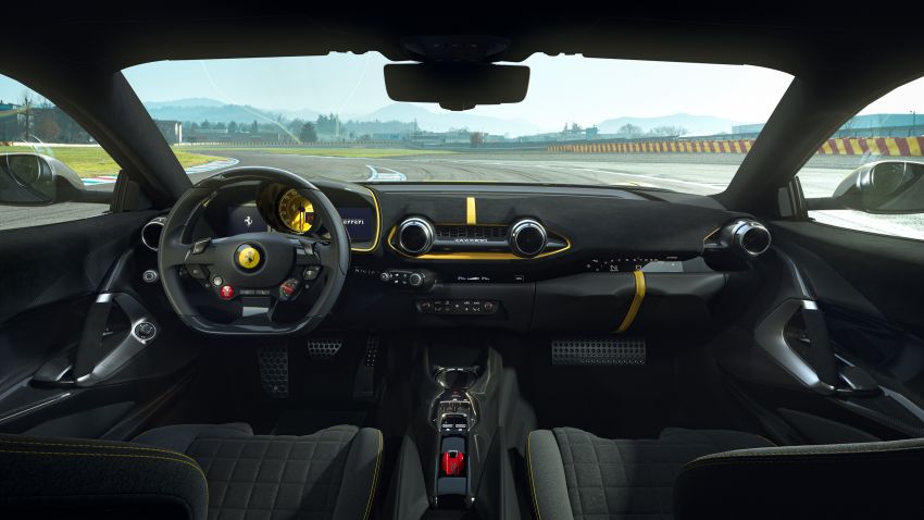 Nội thất bên trong Ferrari 812 Competizione