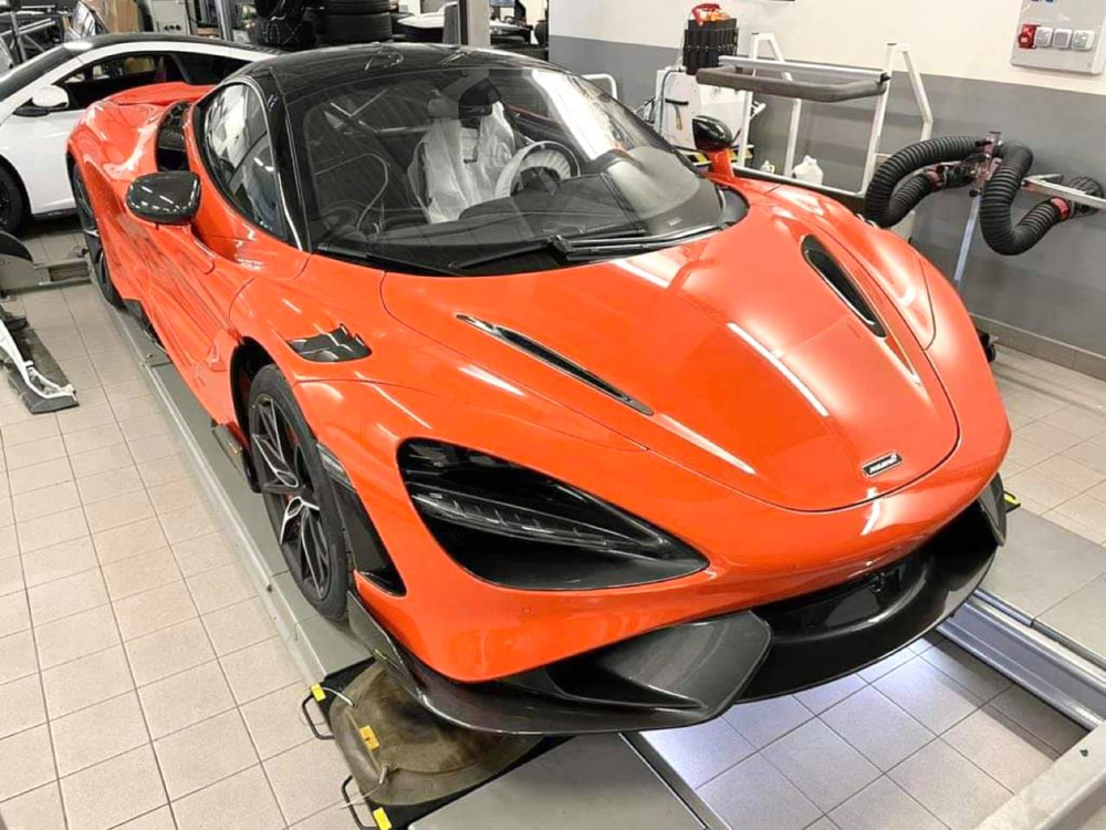 Si&ecirc;u xe giới hạn McLaren 765LT mới về nước l&uacute;c c&ograve;n ở nước ngo&agrave;i