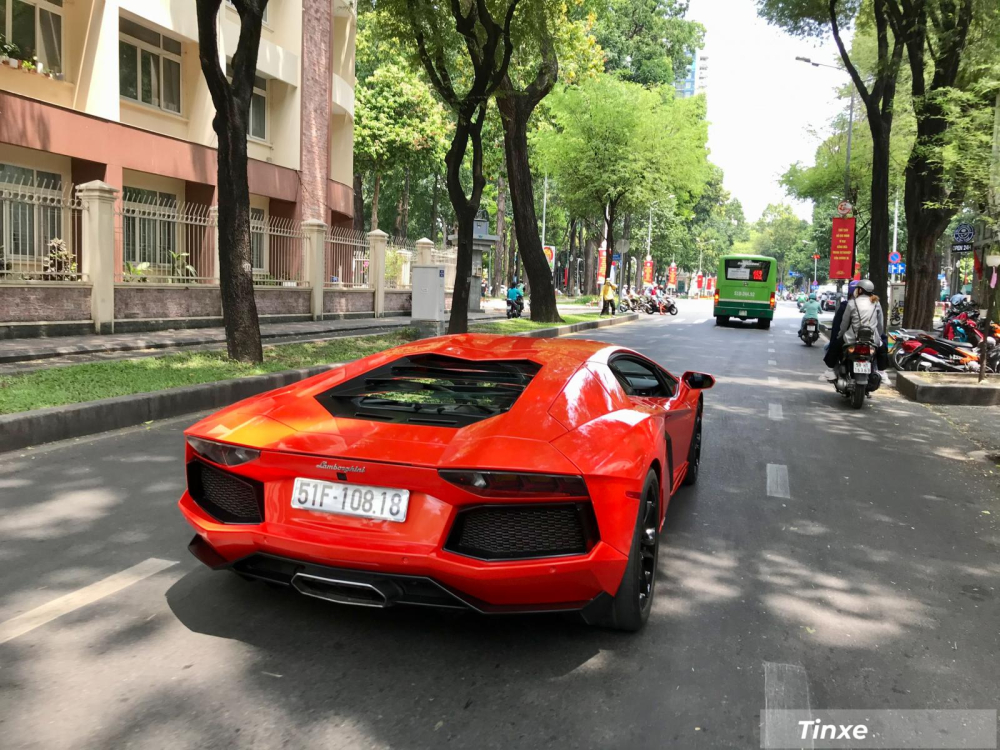 Xe sở hữu bộ áo cam rất nổi bật