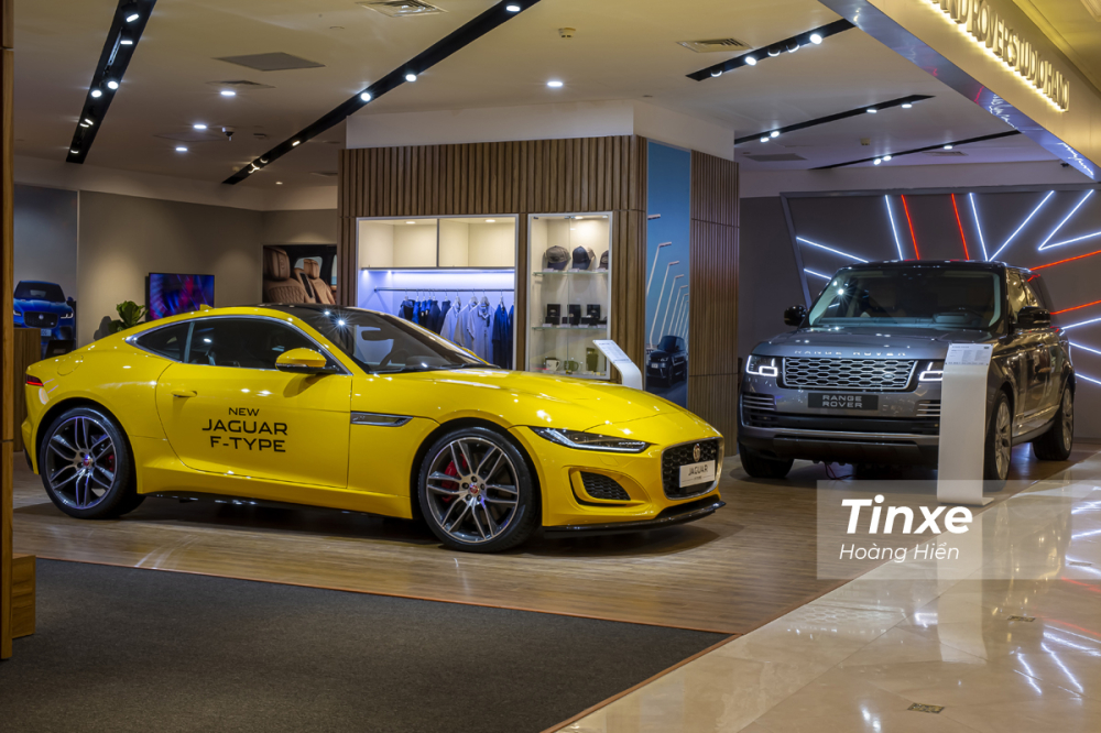 Jaguar Land Rover cũng mới khai trương Studio trưng bày xe và phụ kiện của mình. Jaguar Land Rover cũng mới khai trương Studio trưng bày xe và phụ kiện của mình.