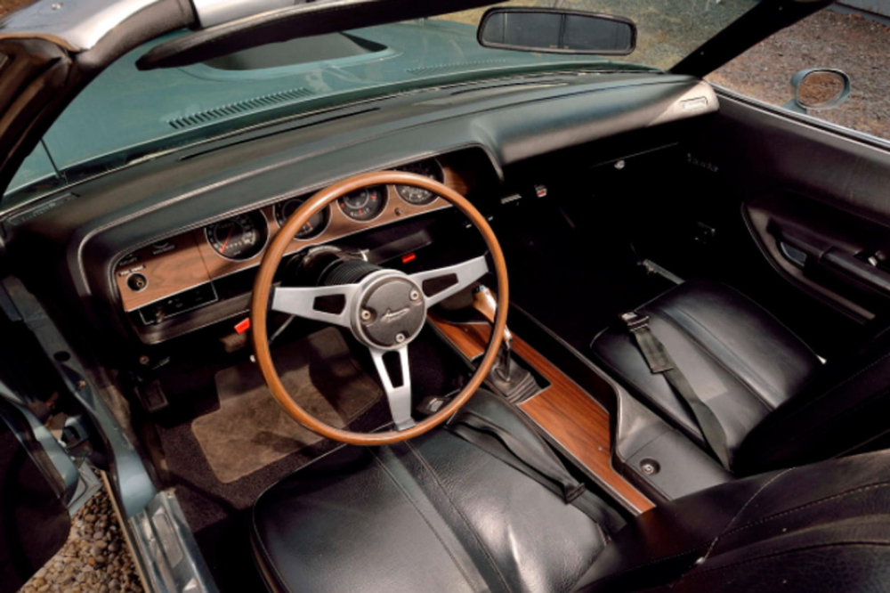 Nội thất của Plymouth Hemi Cuda Convertible 1971