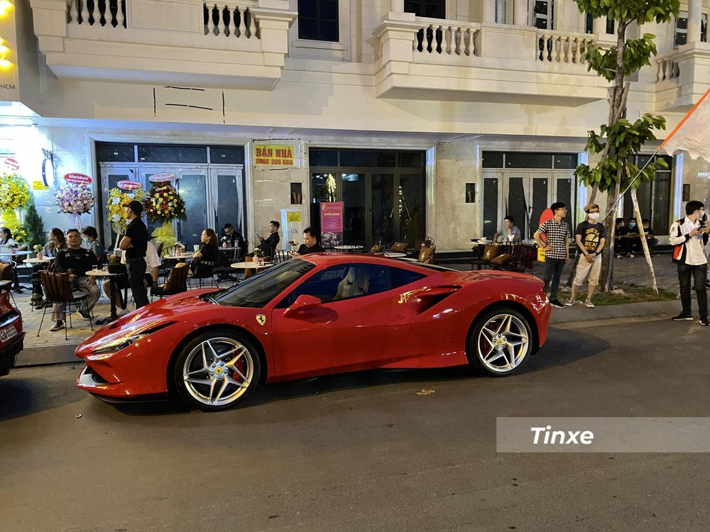Chiếc siêu xe Ferrari F8 Tributo thứ 3 về nước của đại gia Vũng Tàu cũng mang màu đỏ truyền thống Chiếc siêu xe Ferrari F8 Tributo thứ 3 về nước của đại gia Vũng Tàu cũng mang màu đỏ truyền thống