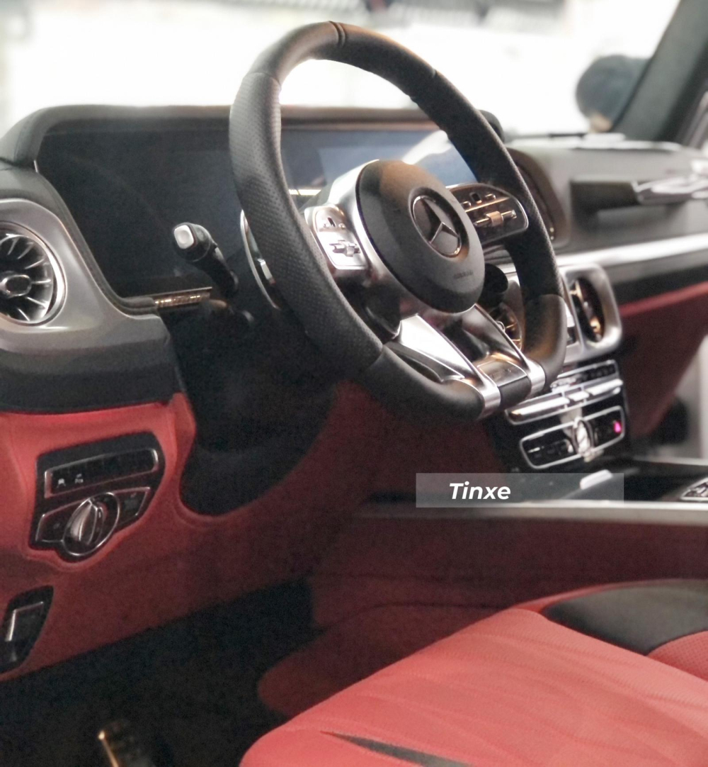 Khoang l&aacute;i xe Mercedes-AMG G63 của Sơn T&ugrave;ng M-TP